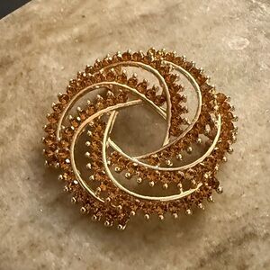 Elegant Gold Champagne -Tone Swirl Brooch occasions Brooches Women’s Brooches